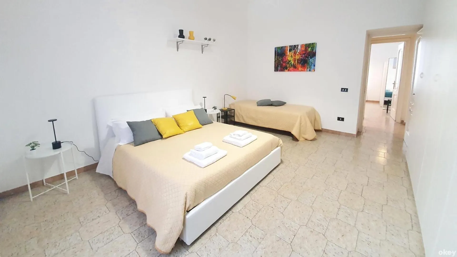 White Central Apartment - Bari Centro 0*,  Italien