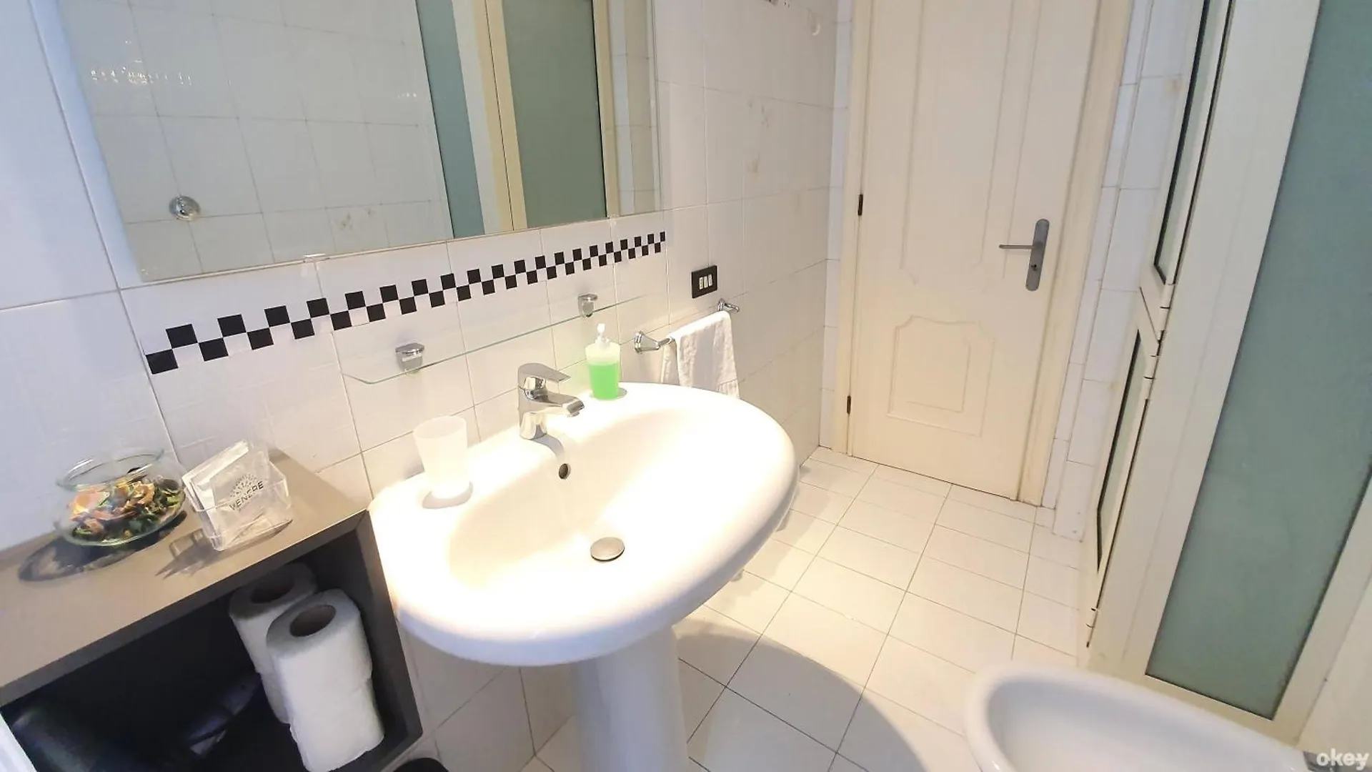 White Central Apartment - Bari Centro
