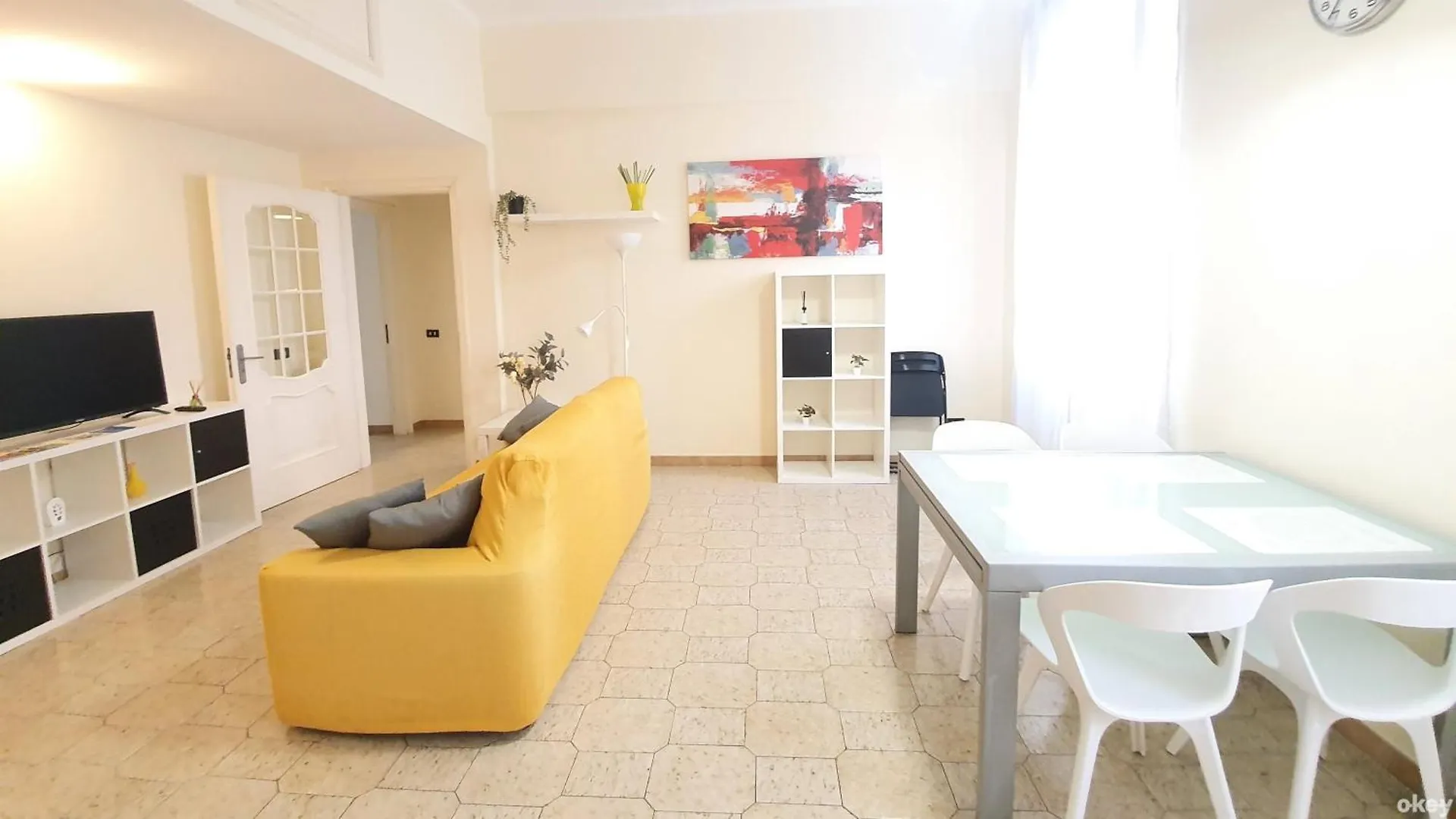 White Central Apartment - Bari Centro 0*,